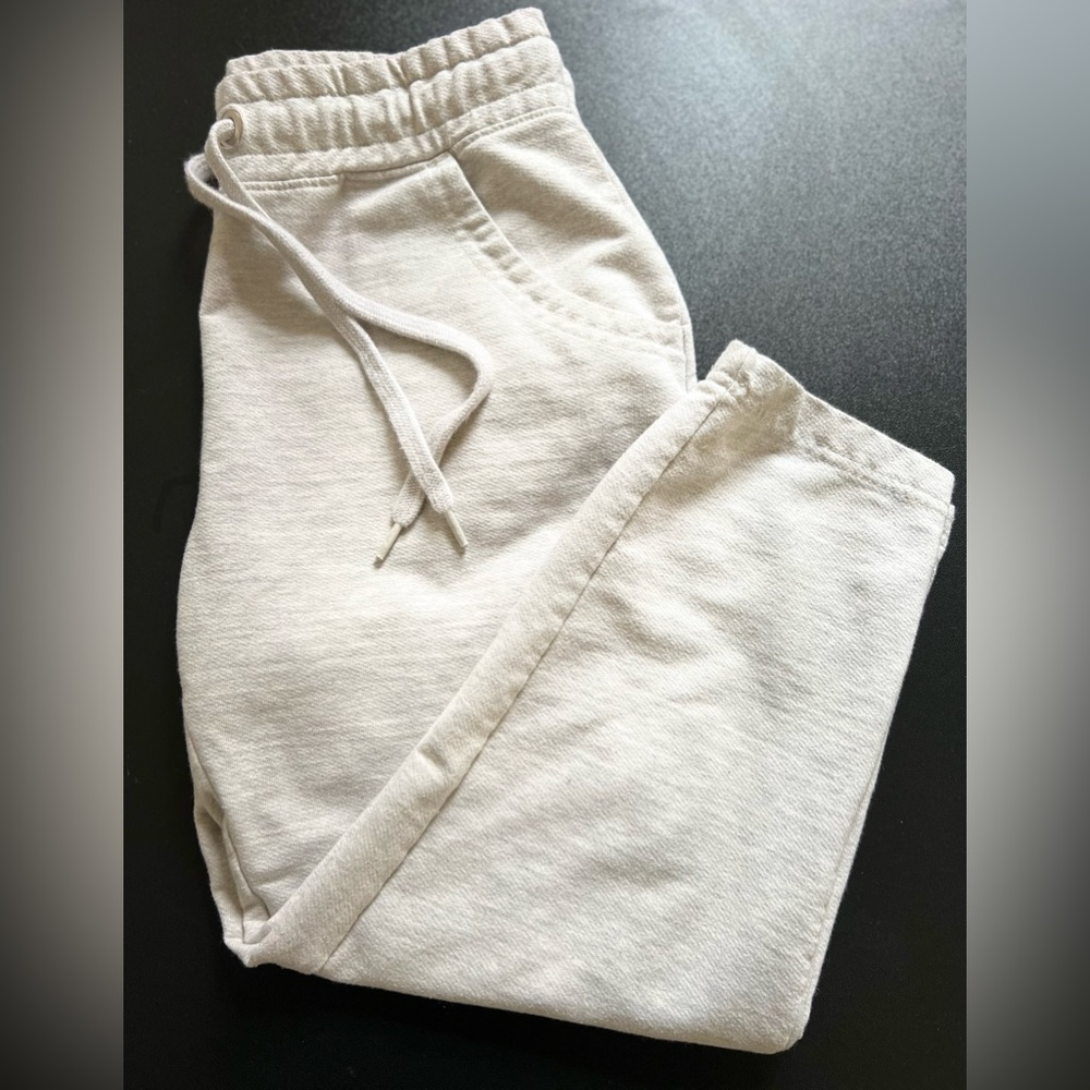 ⭐️R8 ⭐️CAPRI SWEATS